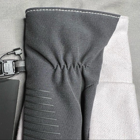 Lululemon City Keeper Gloves NWT L/XL Light Grey (HRLC) *Fleece Lined - Picture 12 of 17